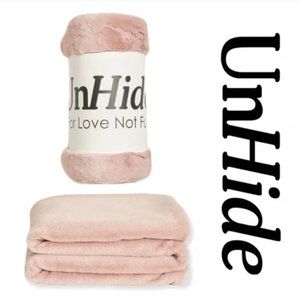 UnHide Small Rose Blanket NWT